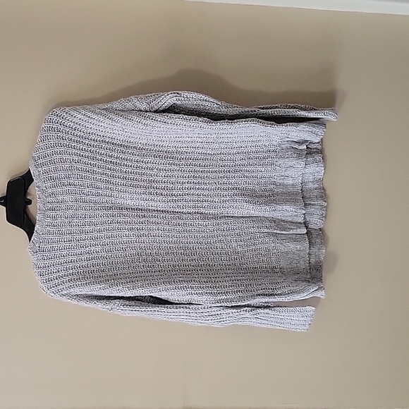 A small light gray Bethany Mota panda sweater - Picture 4 of 4